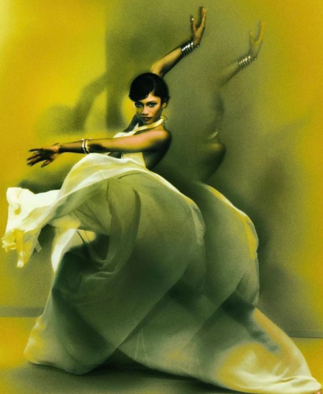Mon image du jour et du retour ⭐️
Une femme fleur dans toute sa splendeur, aka @zendaya par @elizavetaporodina pour @vogueitalia 
Olé !